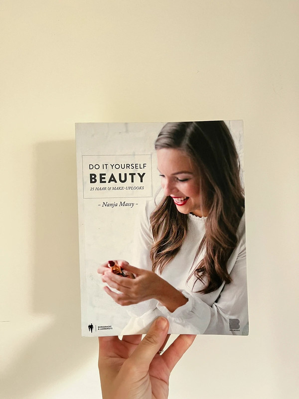 Do it yourself Beauty van Nanja Messy (ISBN: 9789089316530)