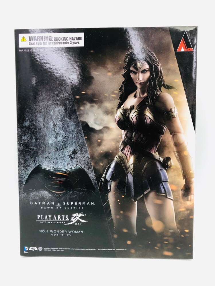 PLAY ARTS Modellino Kai Batman v Superman Dawn of Justice Wonder Woman PVC