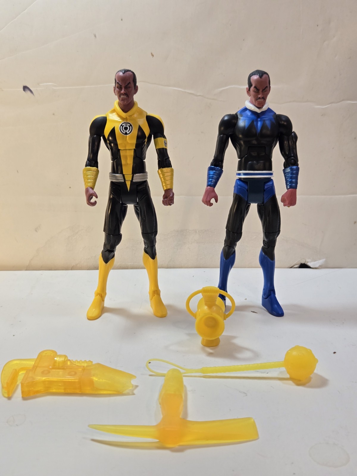 Due action figure DC Mattel sinestro gialle e blu senza scatola