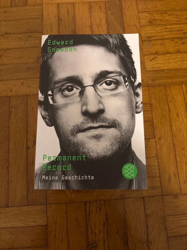 Buch “Permanent Record”