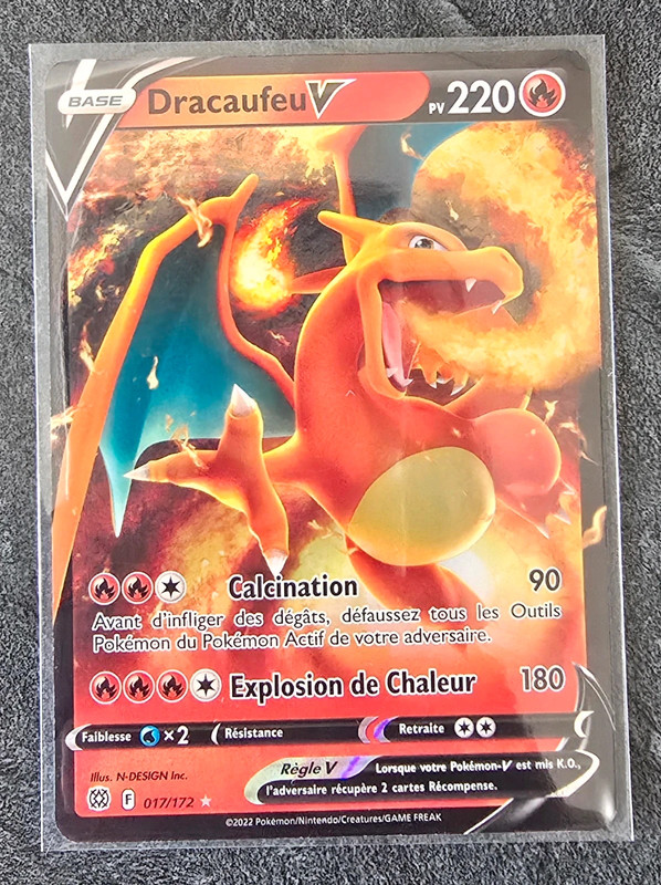 Carte Pokémon Dracaufeu V 017/172 EB09