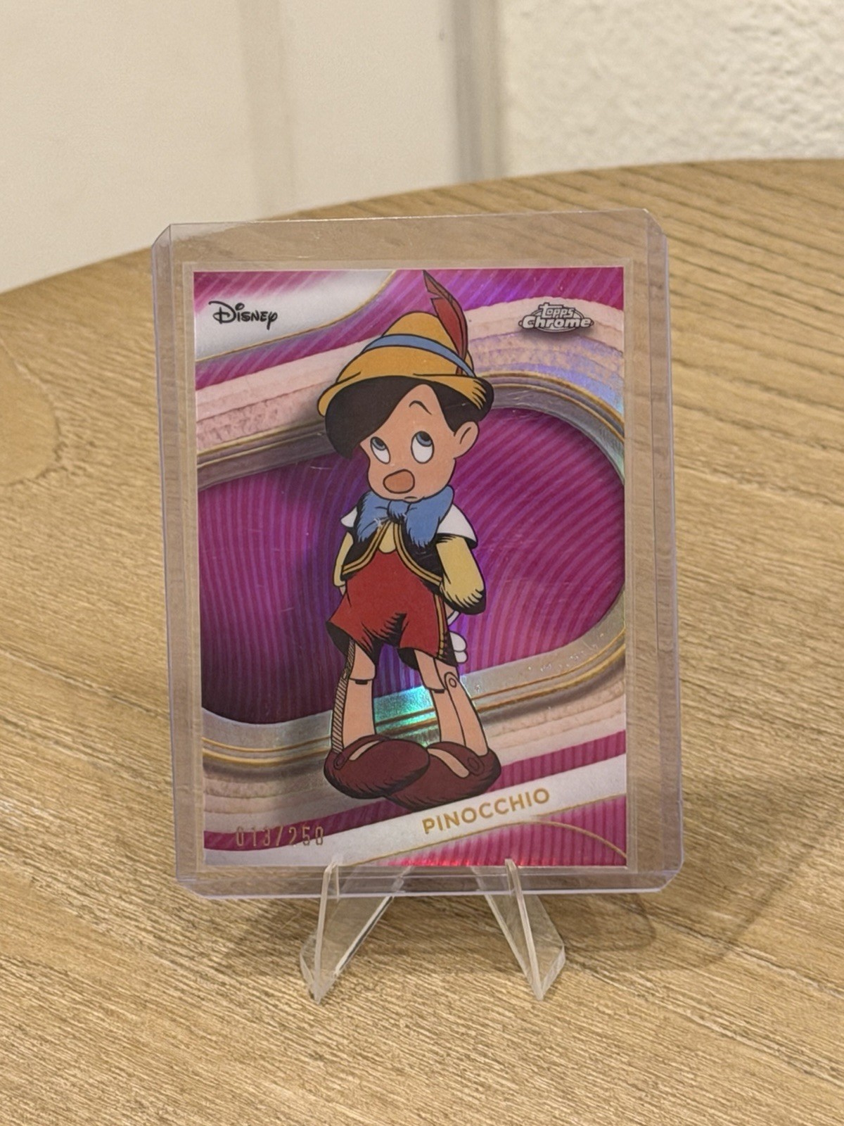 Topps Disney Cromo 2025 Pinocchio 85 Rosa Rifrattore /250