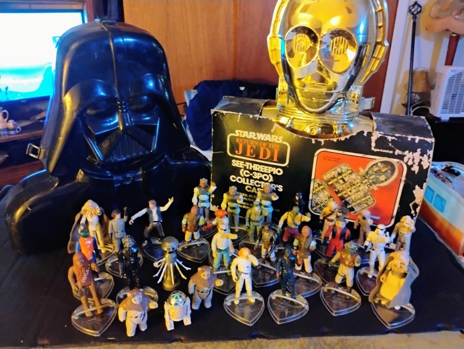 Star Wars Vintage Collection 30 Figures And , 2 Carring Cases