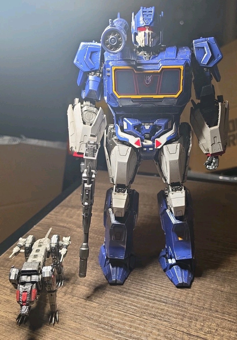 ThreeZero Transformers Soundwave and Ravage DLX - Film Bumblebee