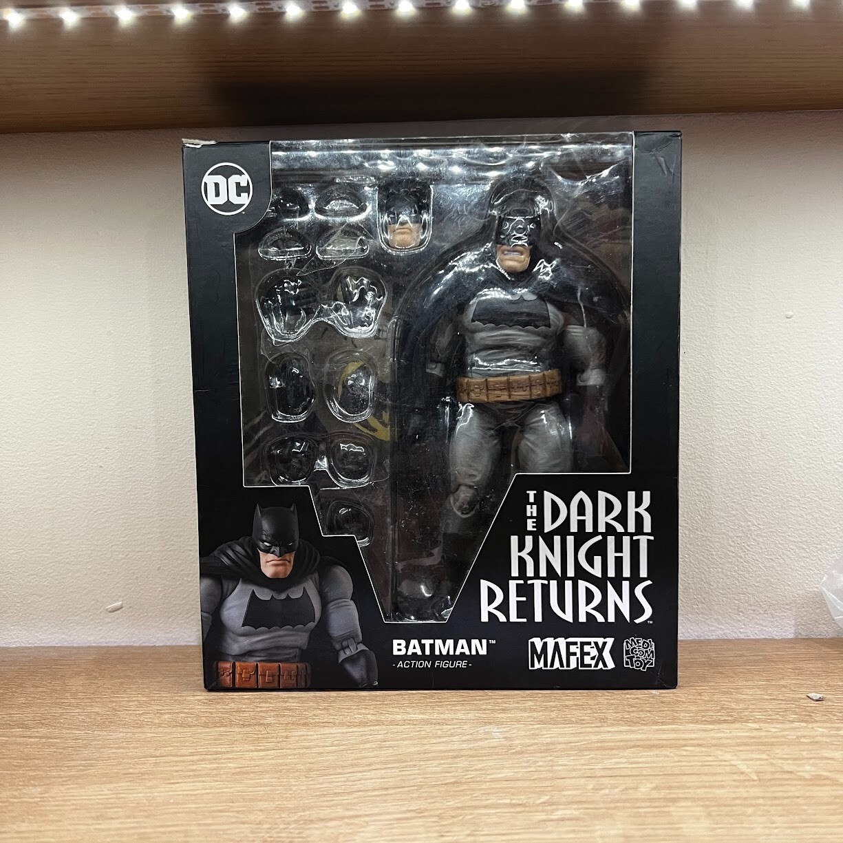MEDICOM MAFEX 106 BATMAN THE DARK KNIGHT RETURNS ACTION FIGURE BOXED. USED.
