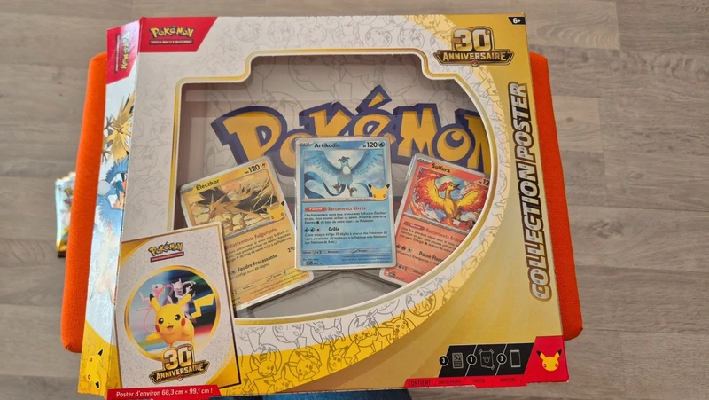 Coffret pokemon 30 ans - Sans boosters - Avec poster et 3 cartes promo + 5 boosters vides