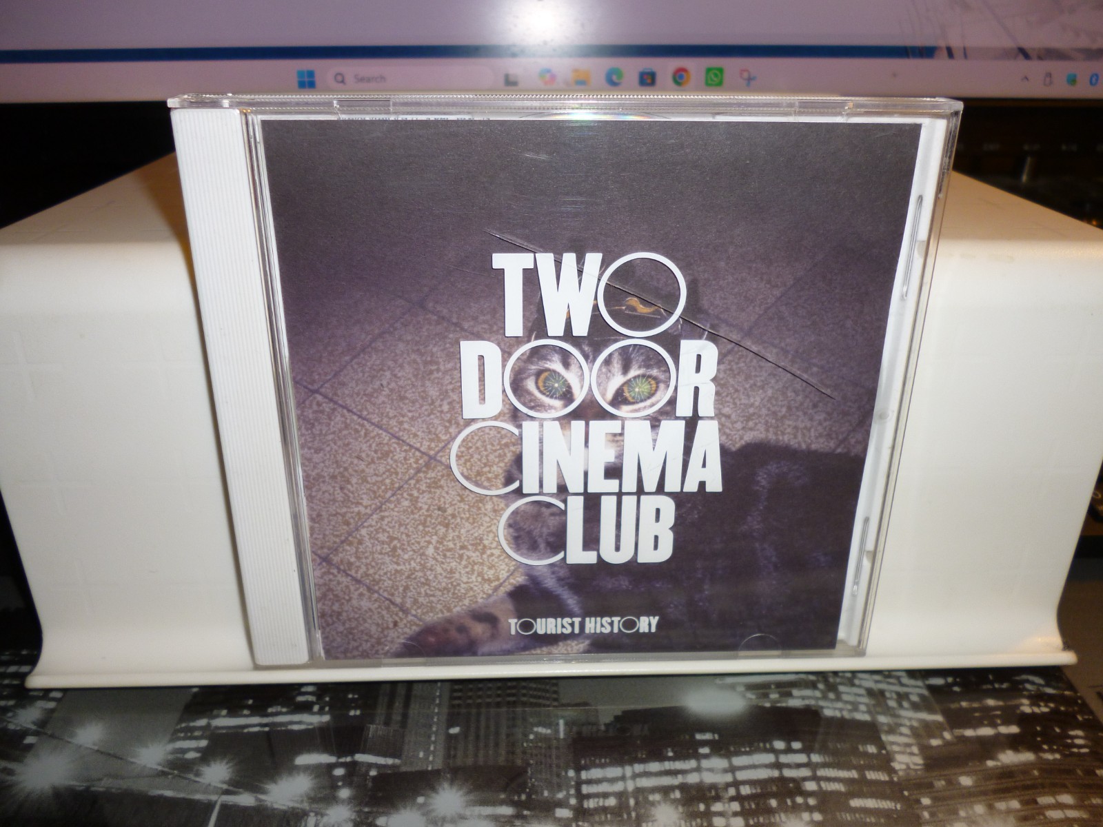 TWO DOOR CINEMA CLUB. " TOURIST HISTORY " CD UK 2010. KITSUNE LABEL.