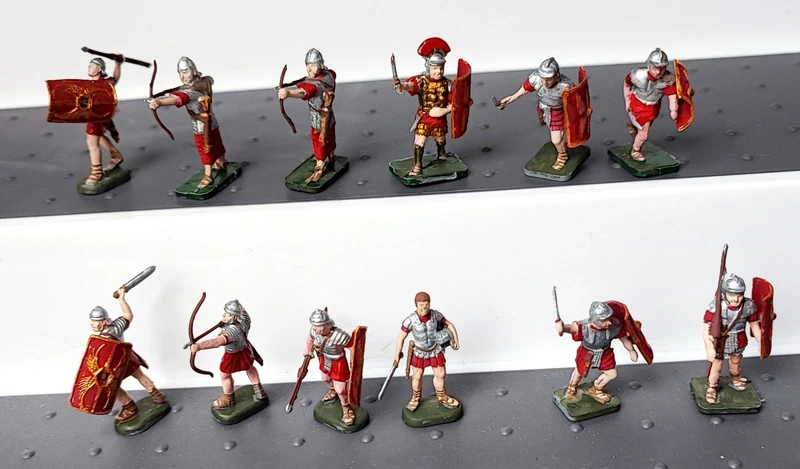 12 figurines Romaines 1/72 - Airfix et Zvezda