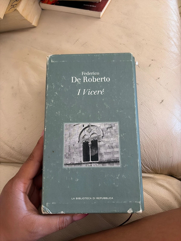 Libro i viceré di Federico de Roberto edizione la biblioteca di repubblica