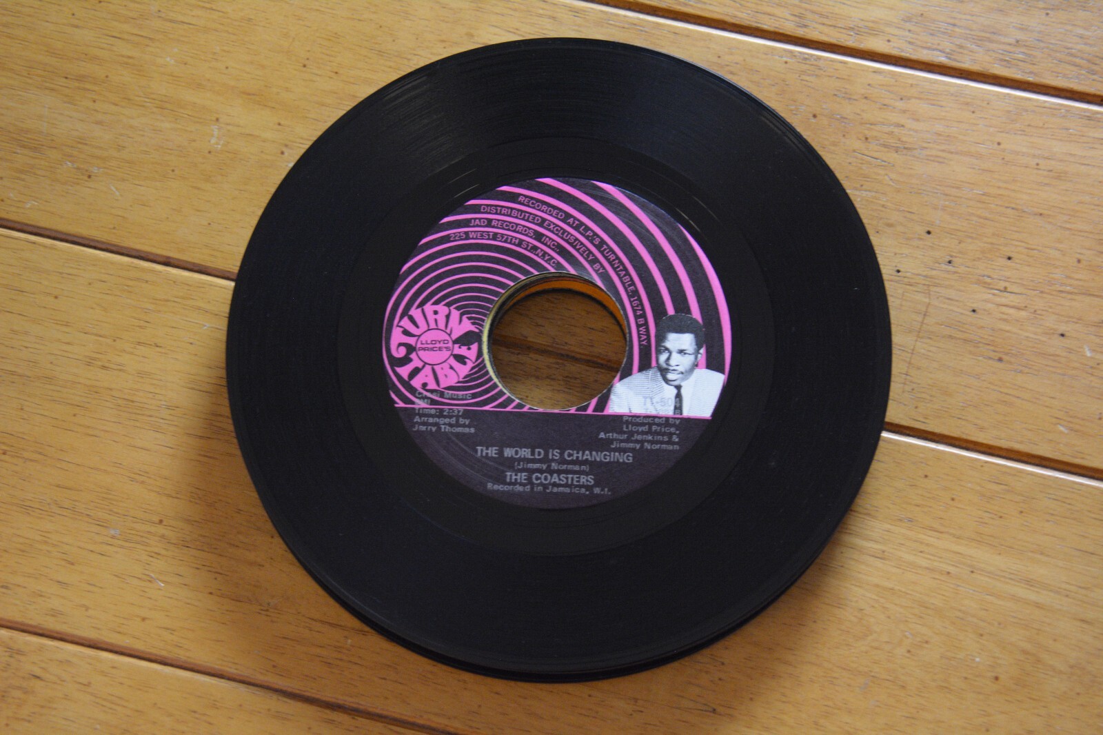 THE COASTERS "THE WORLD IS CHANGING / ACT RIGHT" 45 RPM 7" RECORD VG [4B3-23]
