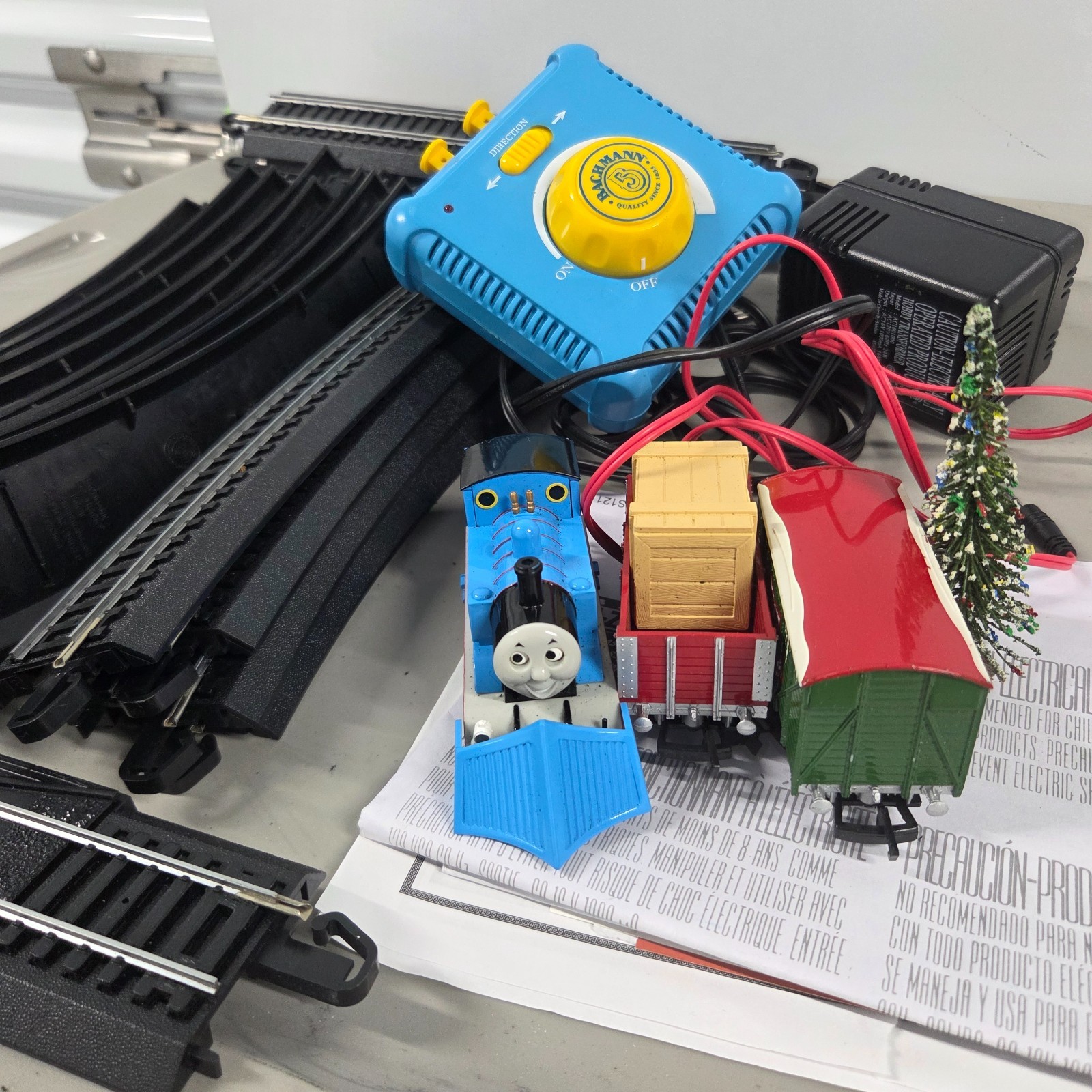 Bachmann 00721 Thomas The Train Set Christmas Express EZ Track HO Scale [READ]