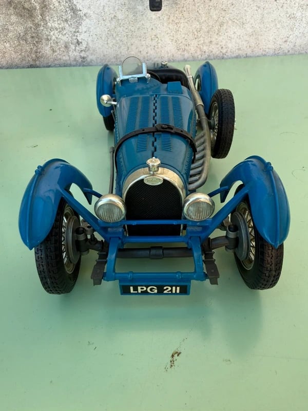 Modellino Bugatti type 1934 1:18 bburago- die-cast - made in Italy