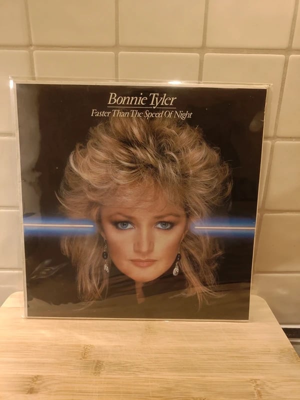 Bonnie Tyler - Faster Than The Speed Of Night