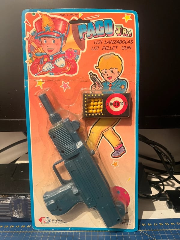 Uzi con petardos