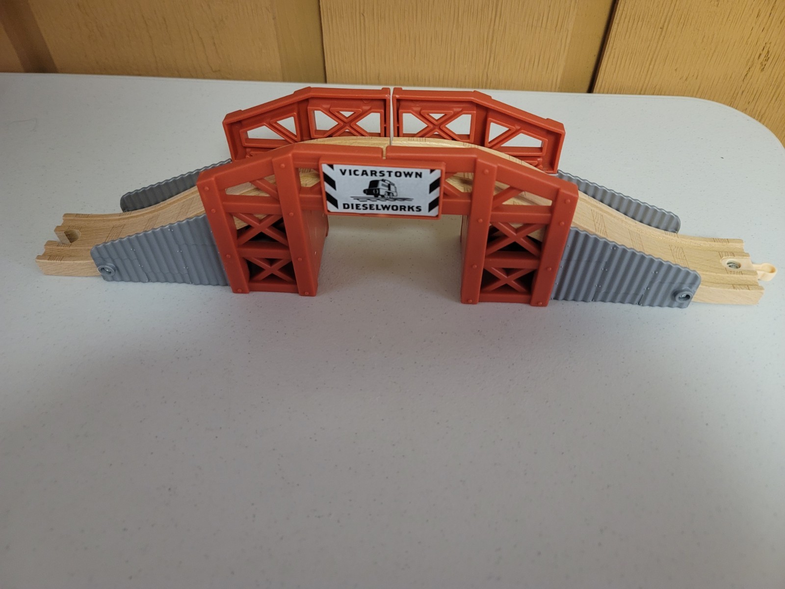 Thomas Wooden Railway Vicarstown Dieselworks Bridge VG Condition