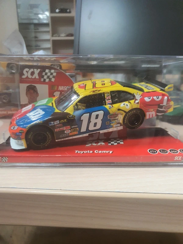 Scalextric Toyota Camry Nascar m&m's ref 64130