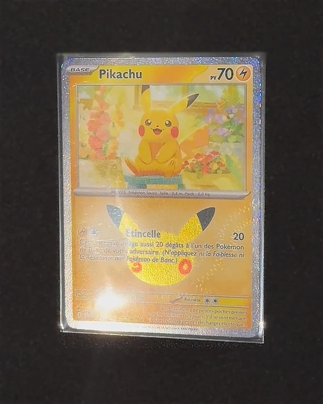 Pikachu 025/128 Étincelle Pokémon 30 ans holo carte française