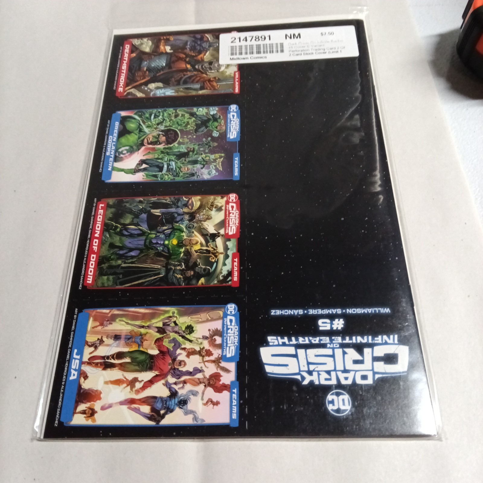 Dark Crisis on Infinite Earths #5 quasi nuovo + Trading Card 2 varianti 2022 DC Comics