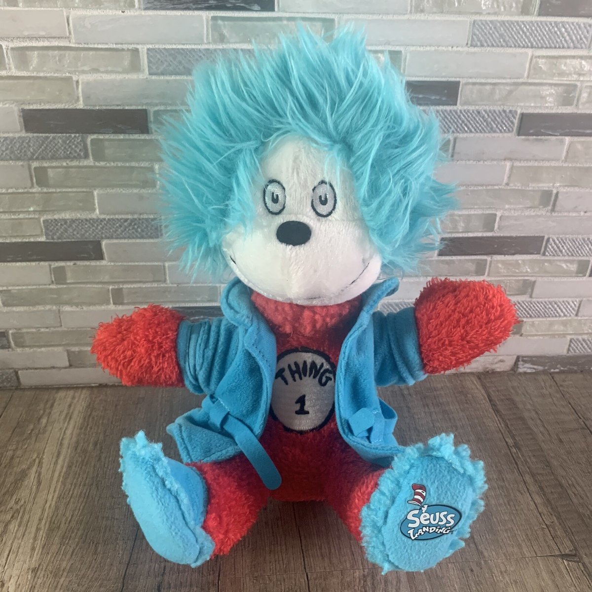 Universal Studios Dr Seuss Thing 1 peluche in vestaglia e pantofole bambola seduta 9"
