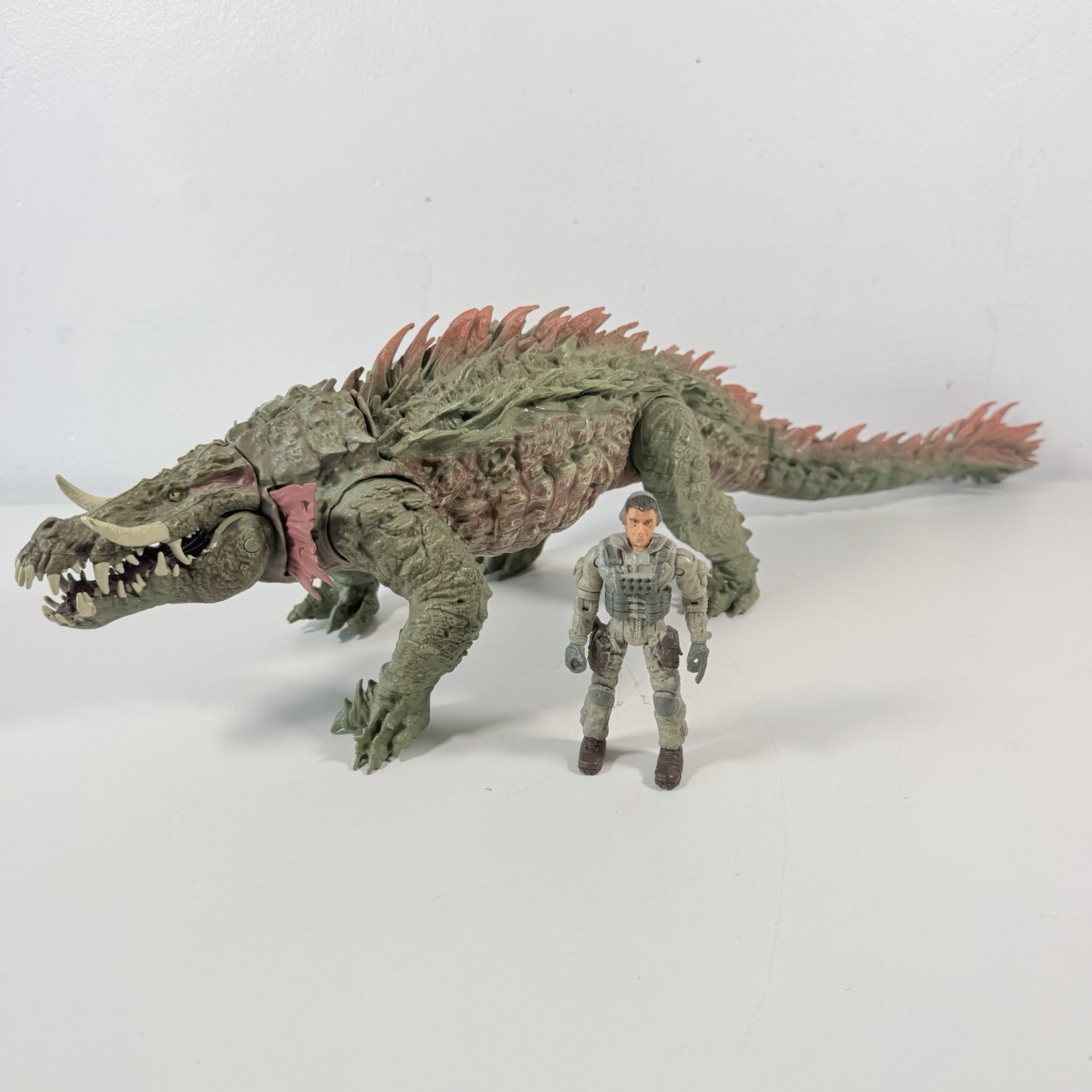 Lanard Rampage Big City Brawl Modellino Lizzie il coccodrillo 22" e figurina