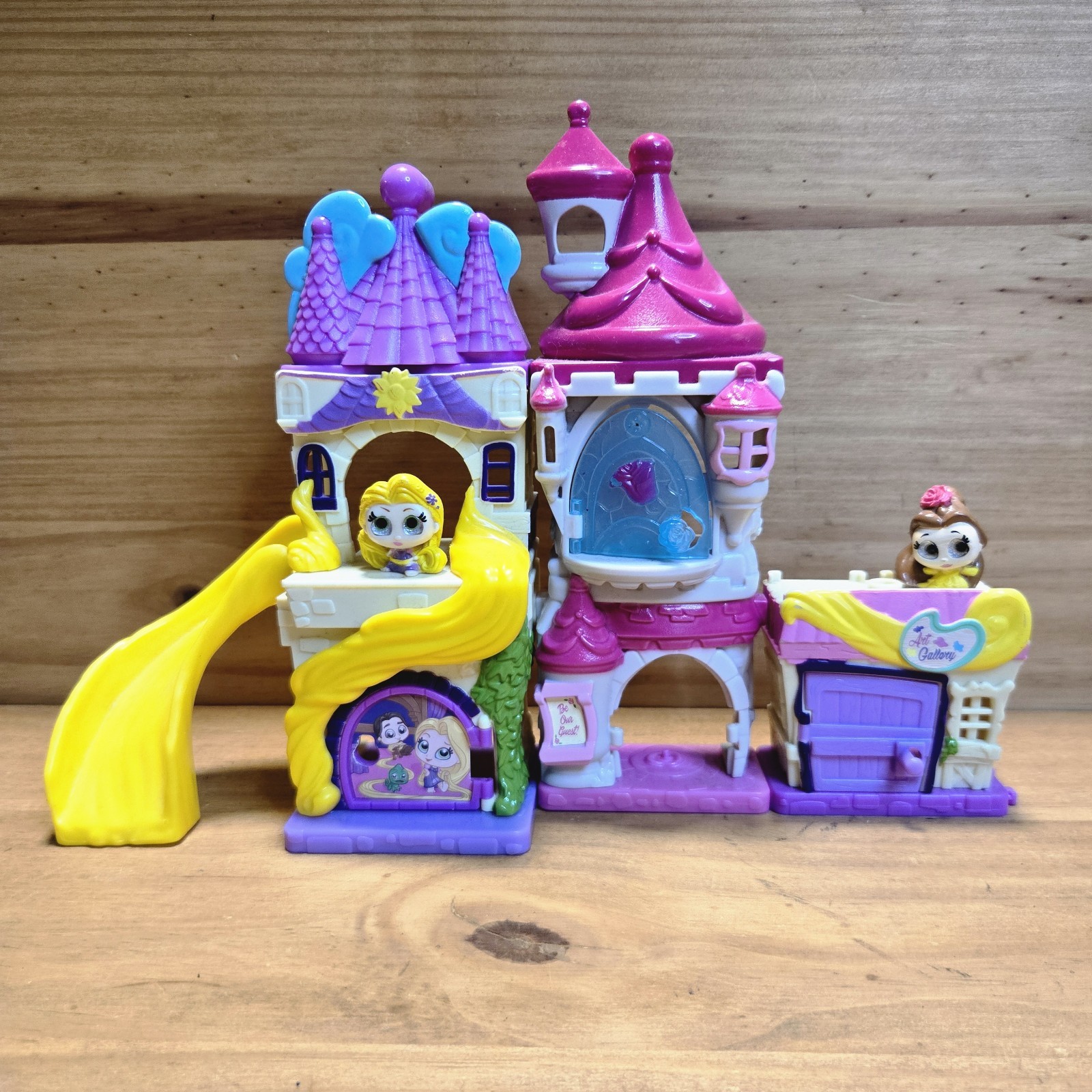 Disney DOORABLES Principesse Incantate Playset Case Personaggi RAPUNZEL Belle