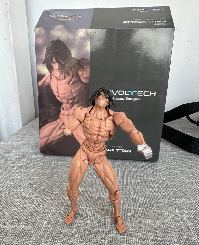 Figurine L'Attaque des Titans Eren Titan (Incomplète/À réparer + Accessoires)