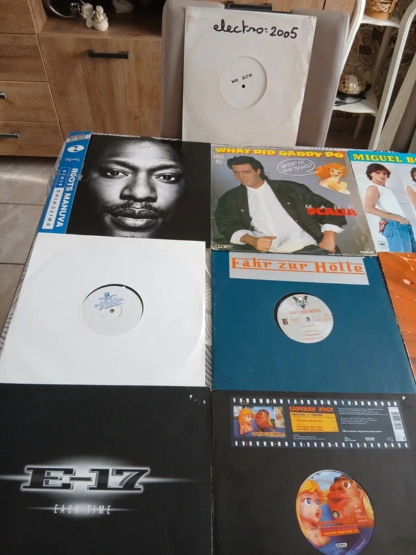 Maxi 45t lot de 27 vinyles styles clubs