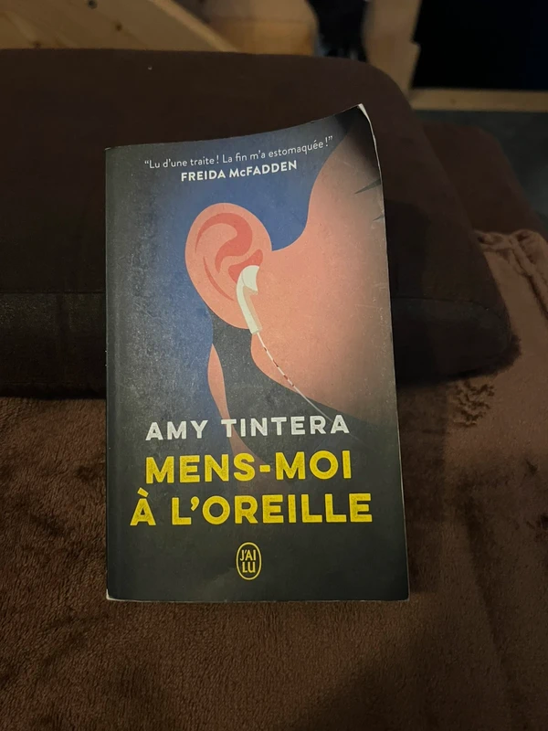 Livre « Mens moi à l’oreille » Amy Tintera