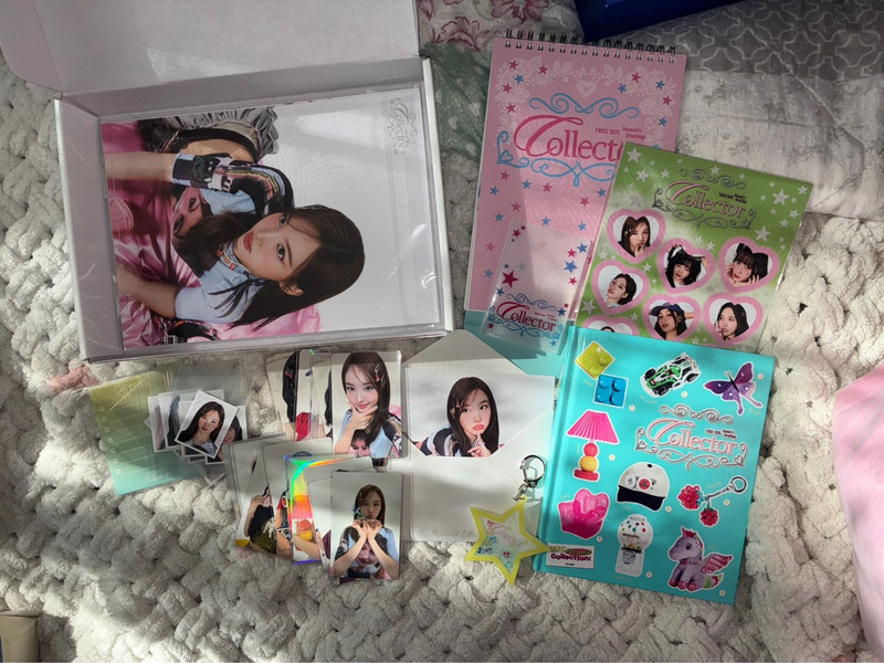 Twice Seasons greetings 2025 wie neu