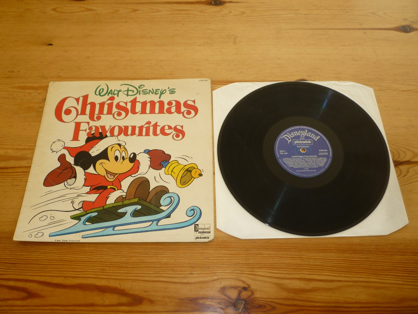WALT DISNEY CHRISTMAS FAVOURITES VINYL ALBUM RECORD LP 33rpm SHM 939 VERY GOOD