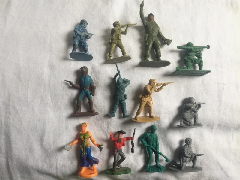 Pubblicità  Pubblicità  Hobby e collezionismoGiochi da tavolo con miniature Soldatini anni '70