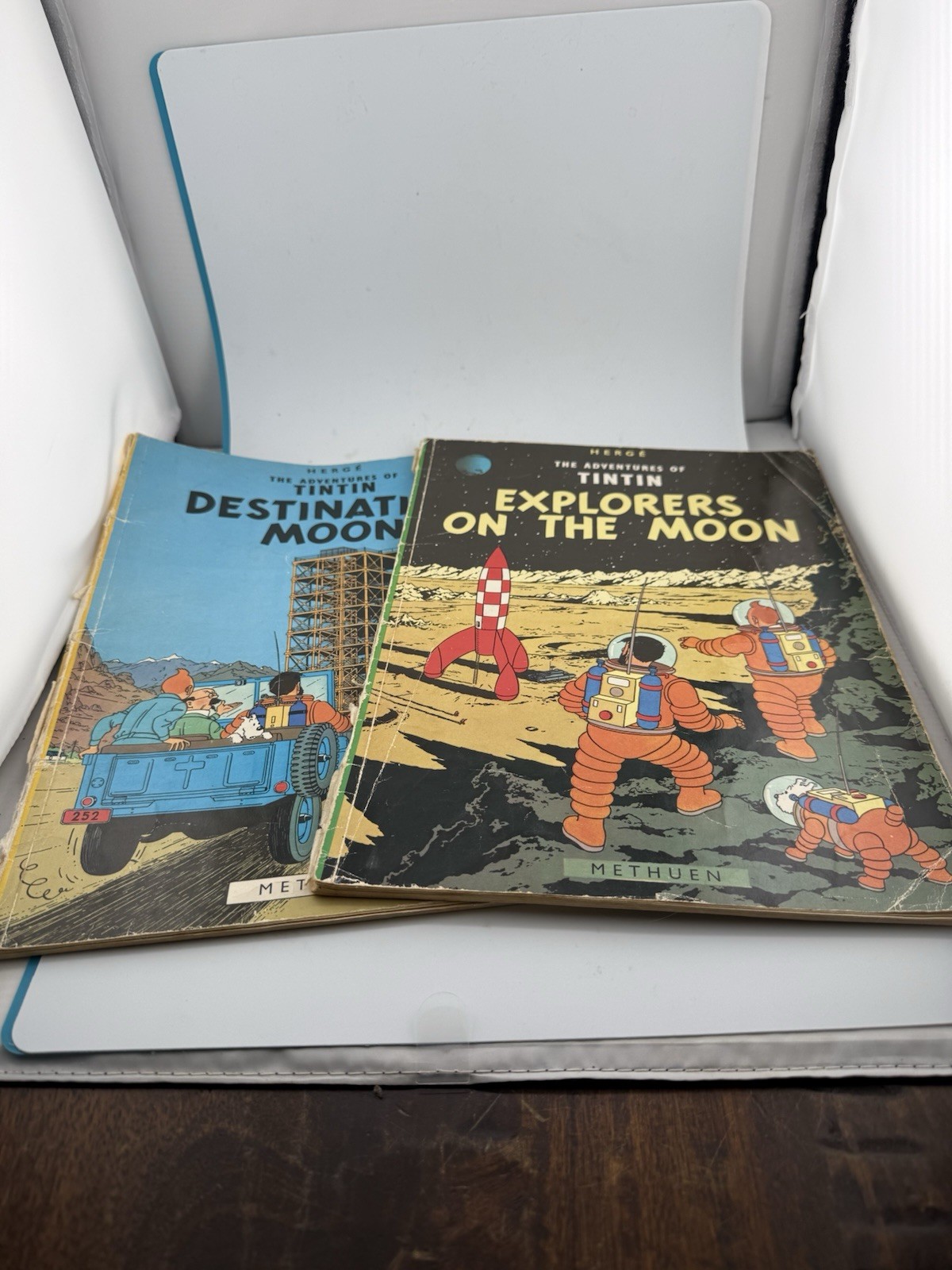 Tintin Adventures Hergé Set di 2 libri: Destinazione Luna ed Esploratori sulla Luna