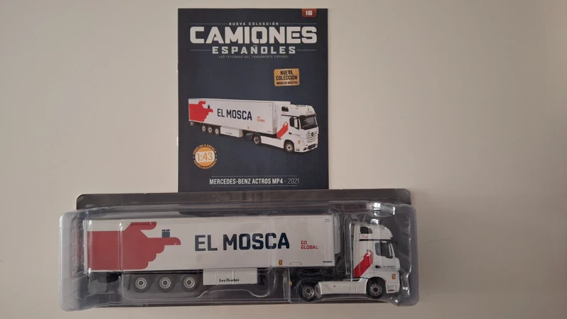 Camion Mercedes Benz Actros MP4 de Transportes El Mosca año 2021 a 1/43 de Salvat