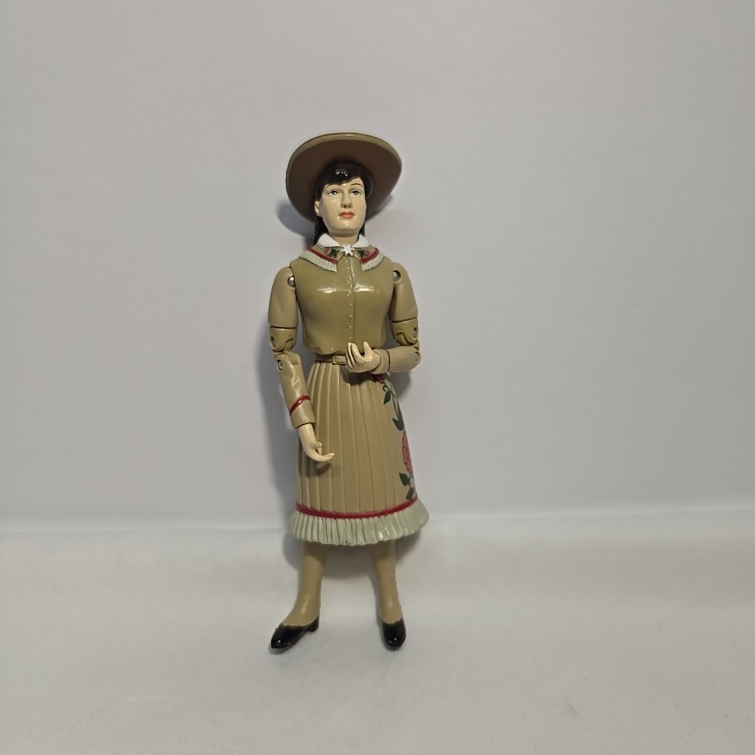 5"-Annie Oakley Markswoman Gunslinger Action Figure by Accoutrements 2004