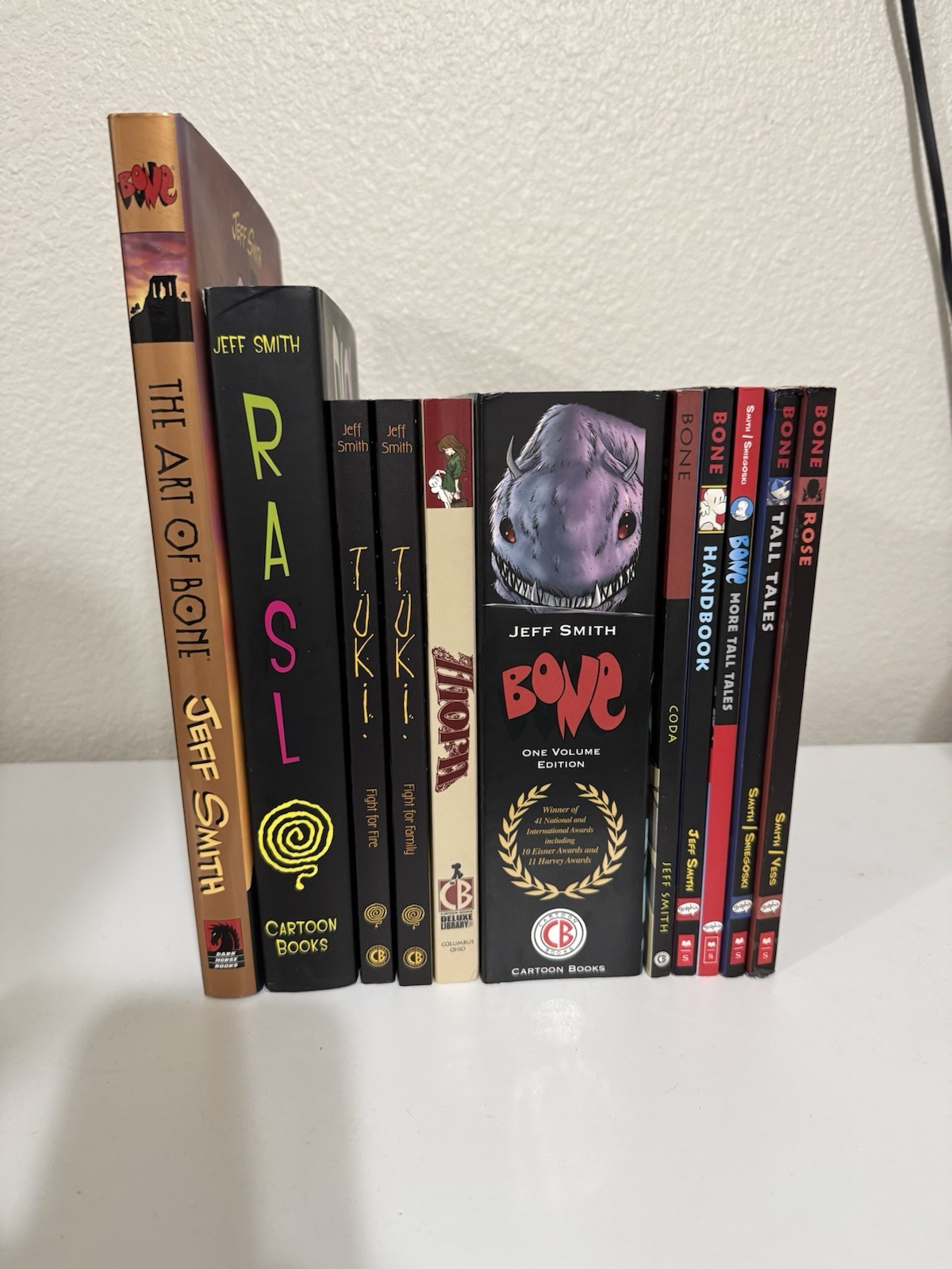 Lotto graphic novel Bone, Thorn, Tuki, Rasl di Jeff Smith.