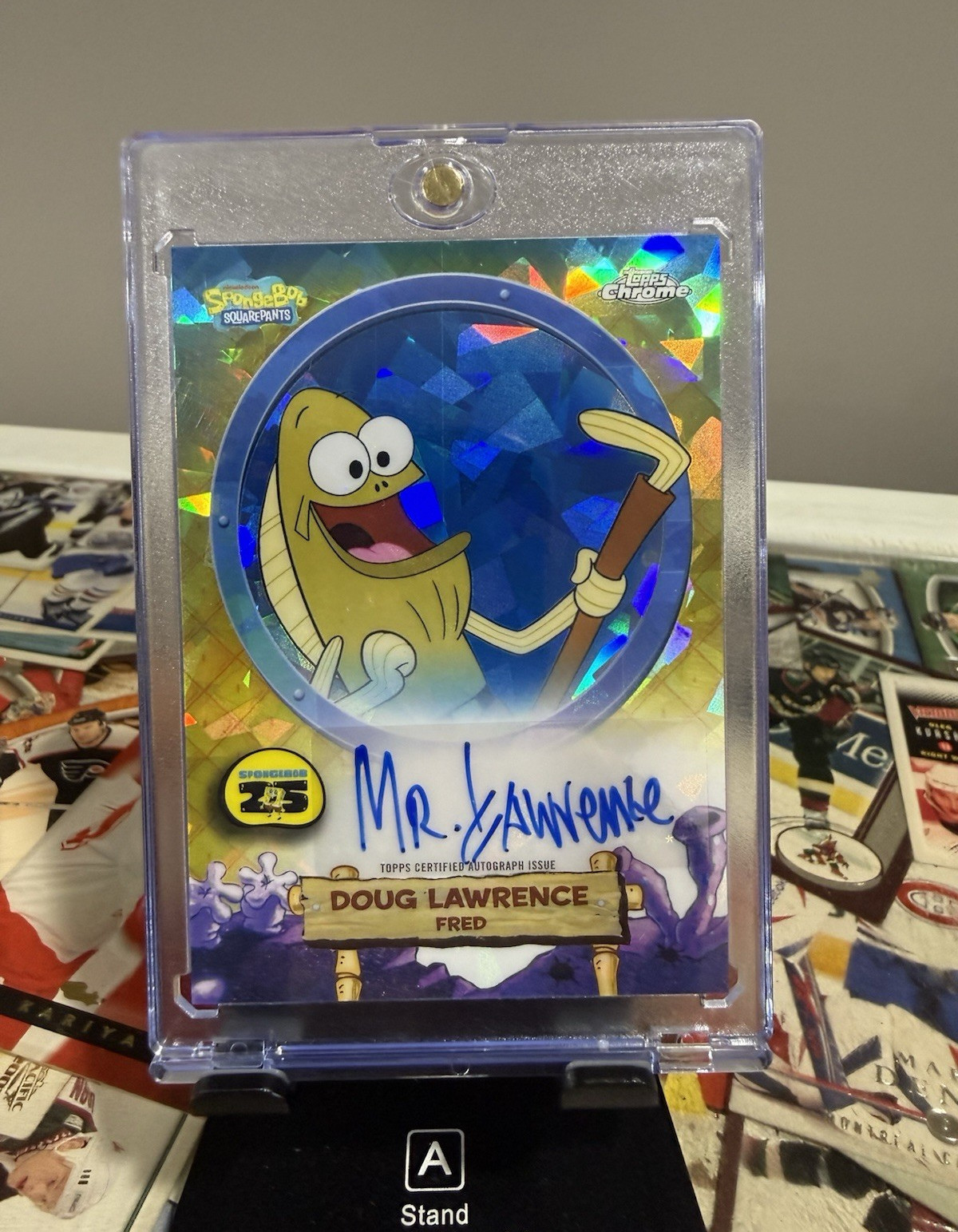Topps 2025 SpongeBob Cromo Zaffiro Autografo Doug Lawrence Fred Auto