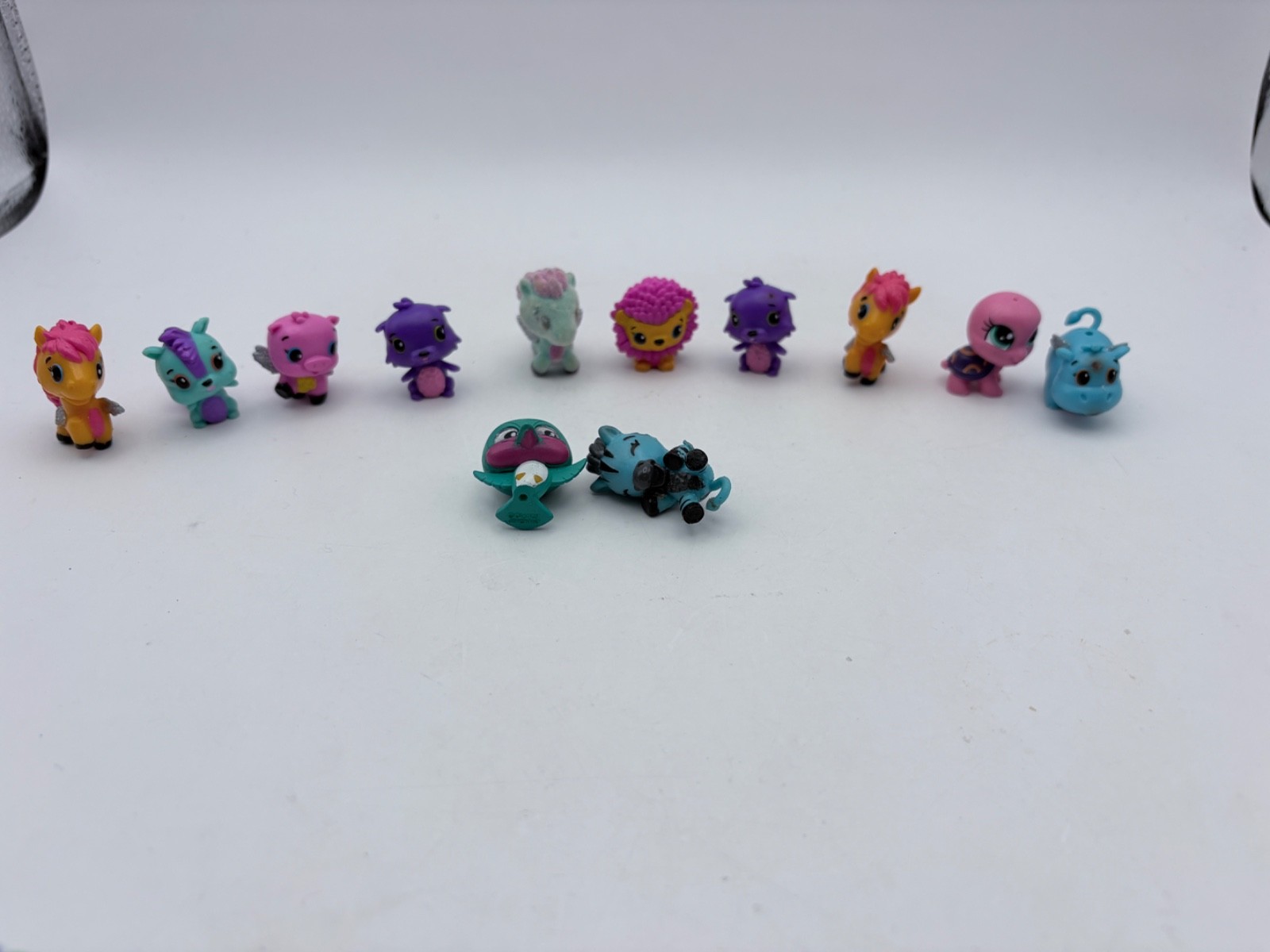 Lotto 12 minifigure Hatchimals stili misti colori