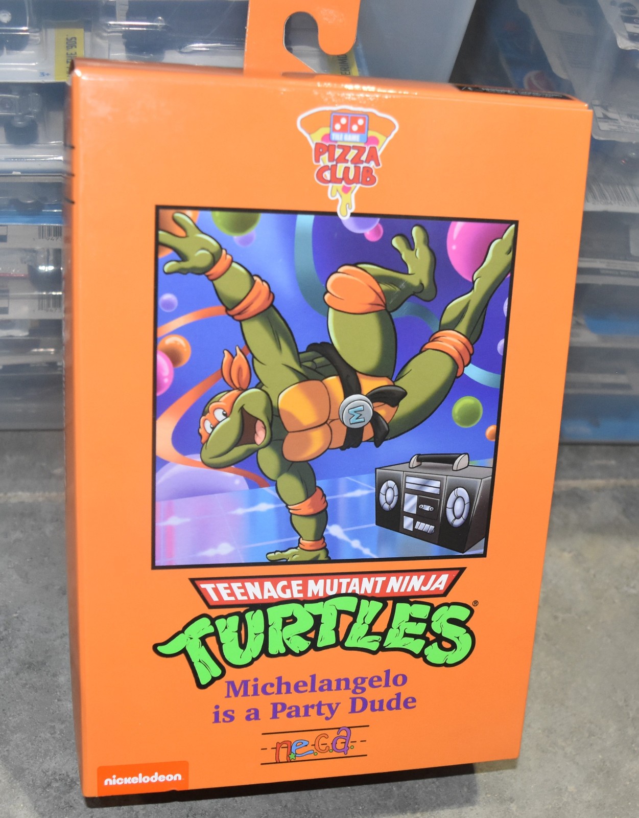 NECA TEENAGE MUTANT NINJA TURTLES TMNT PIZZA CLUB Michelangelo è un tizio da festa.