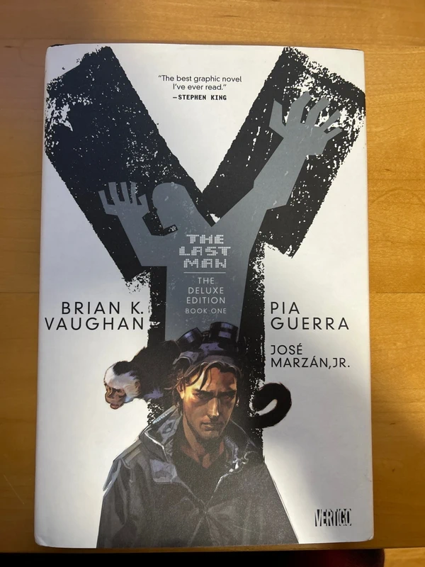 Y: The Last Man, Book 1, Deluxe Edition - Brian K. Vaughan
