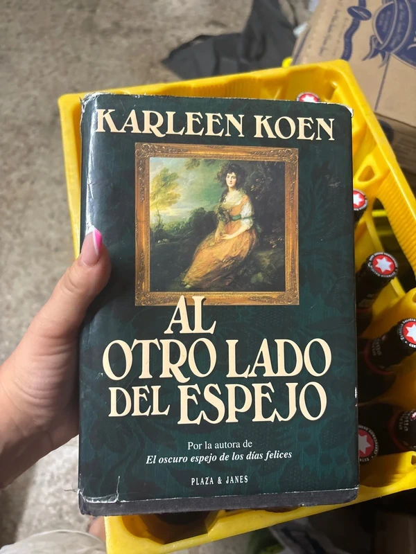 Libro al otro lado del espejo