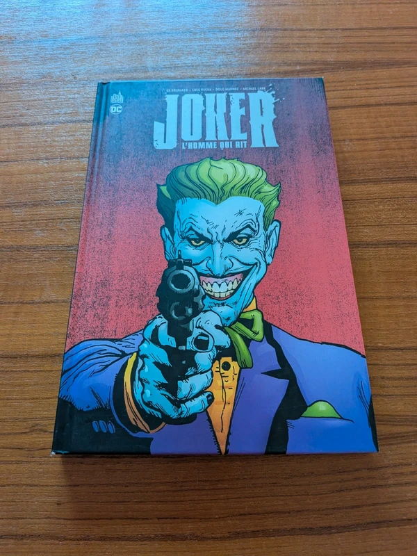 Joker – L’Homme qui rit – Urban Comics DC Deluxe – Batman – Brubaker