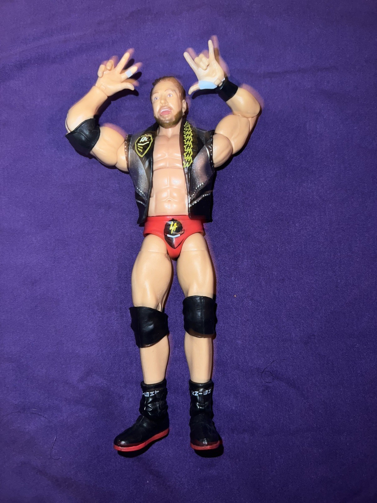 Mattel WWE Elite Series 108 LA Knight Modellino con Maglietta Ringside 