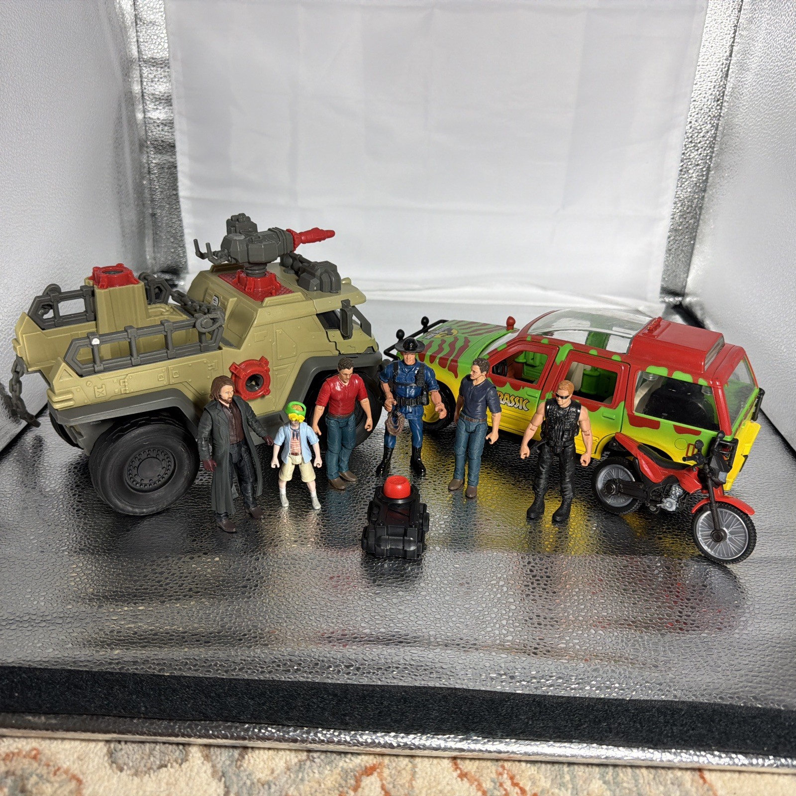 Lotto 10 figurine e camion Jurassic World Dominion Capture 'N Crush