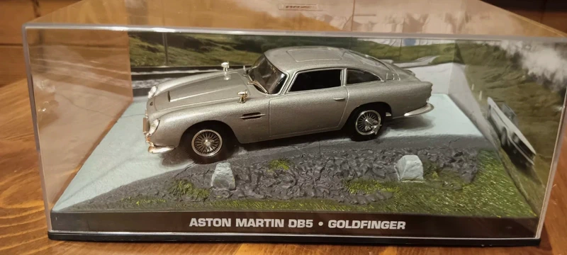 Modello Austin Martin Goldfinger scala 1:43 perfetto in confezione originale
