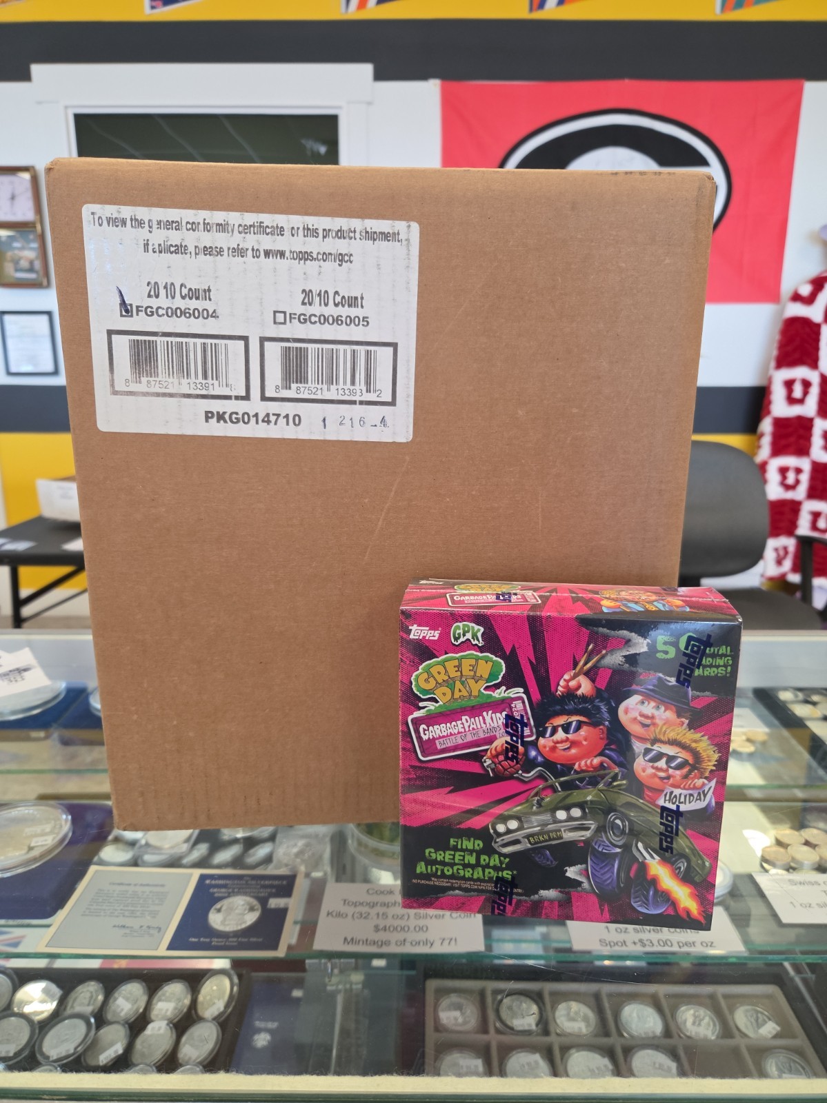2024 Topps Garbage Pail Kids GPK Green Day Hobby Box Case 20 Box Case Sigillato Nuovo