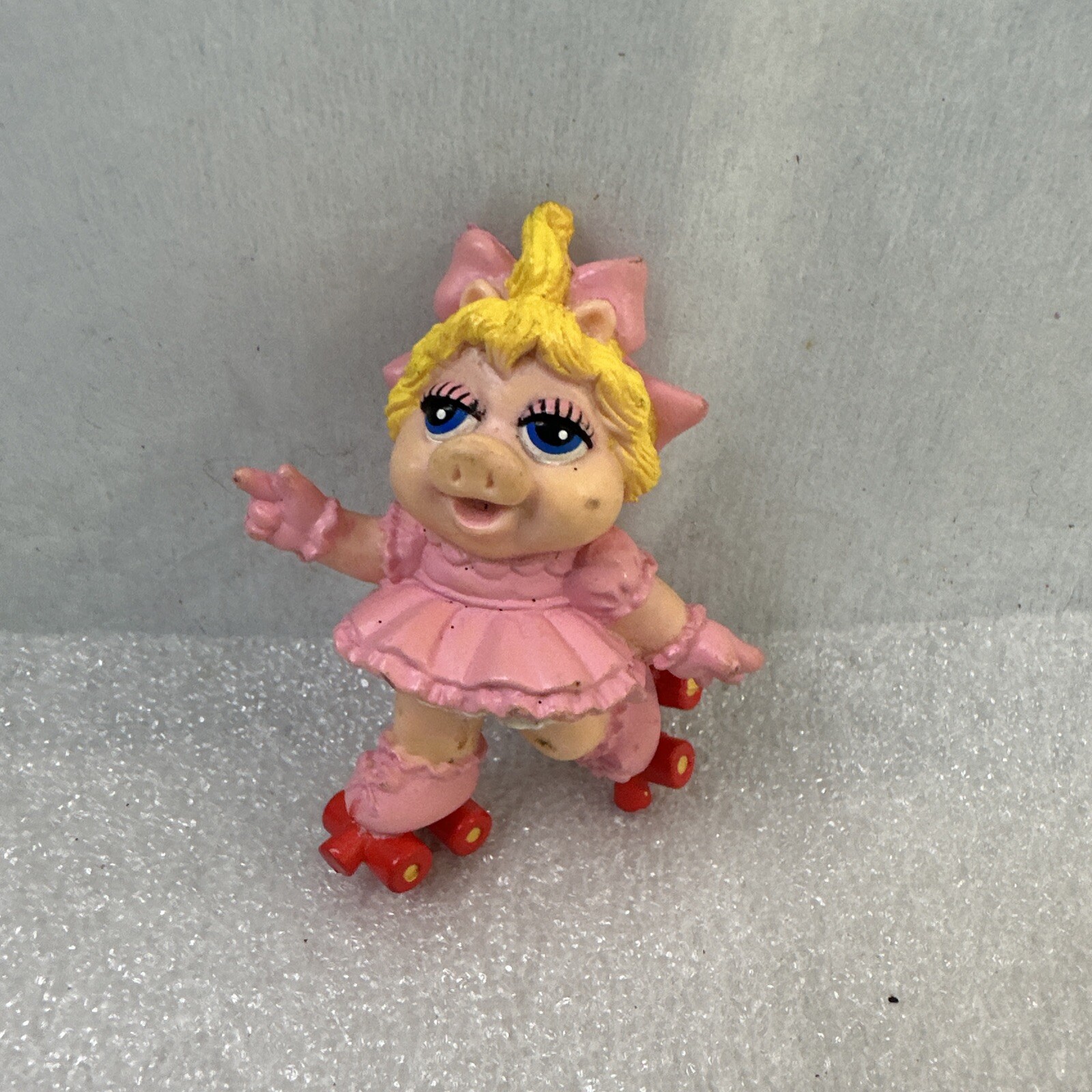 Modellino vintage 1986 Muppet Babies Miss Piggy su pattini a rotelle PVC-Cake Topper