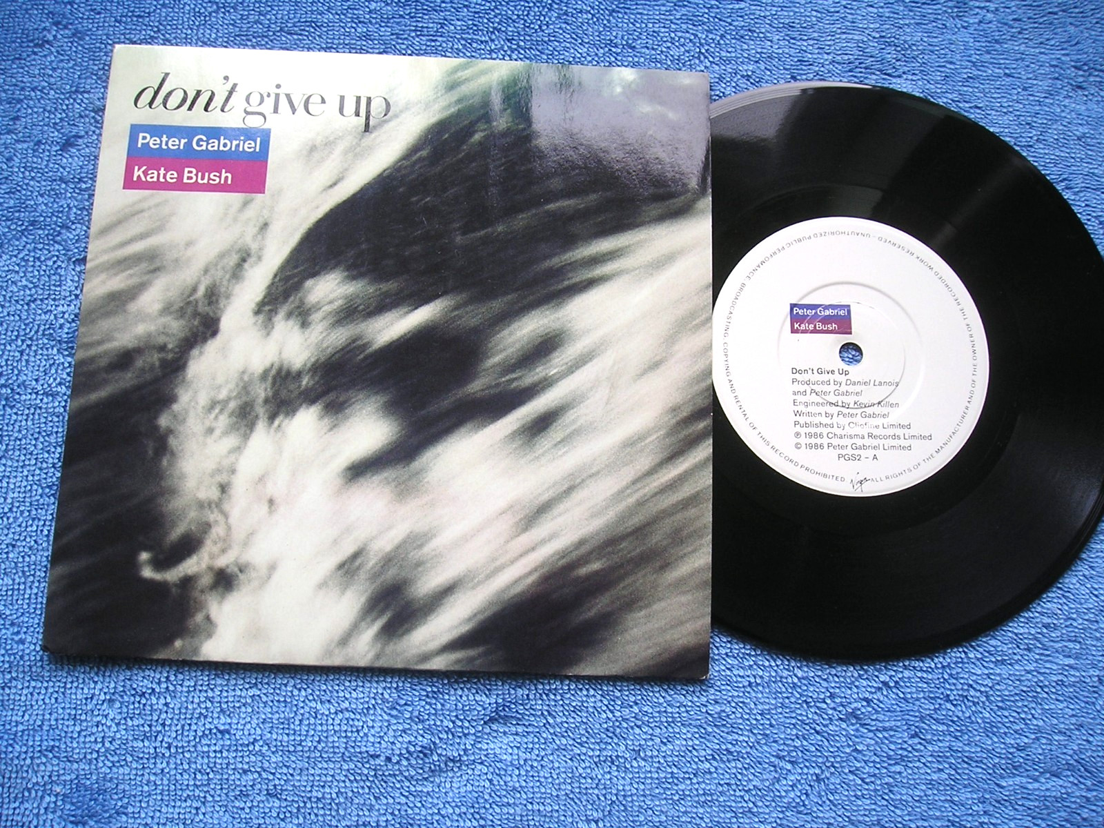 PETER GABRIEL & KATE BUSH 7" VINYL DON'T GIVE UP/IN YOUR EYES 1986 PGS2 "EXC"