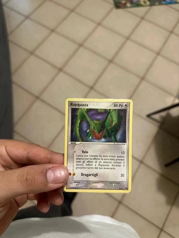 rayquaza carta pokemon prenotato