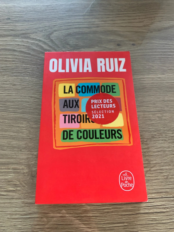 Livre La commode aux tiroirs de couleurs