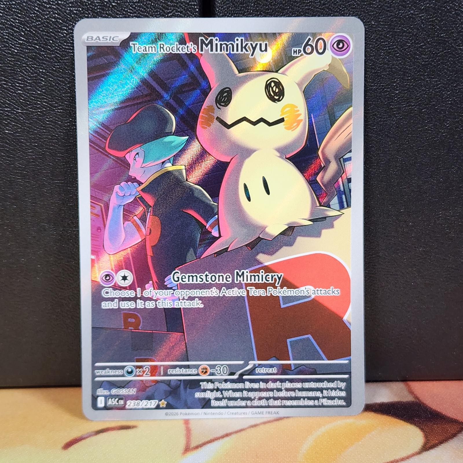 Team Rocket's Mimikyu 238/217 Eroi Ascesi Illustrazione Raro Pokemon TCG